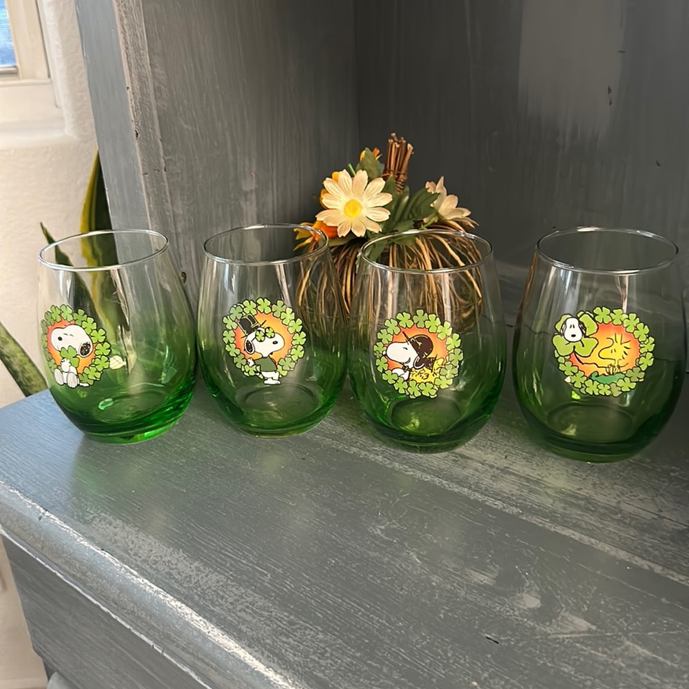 Snoopy Wine Glasses Set